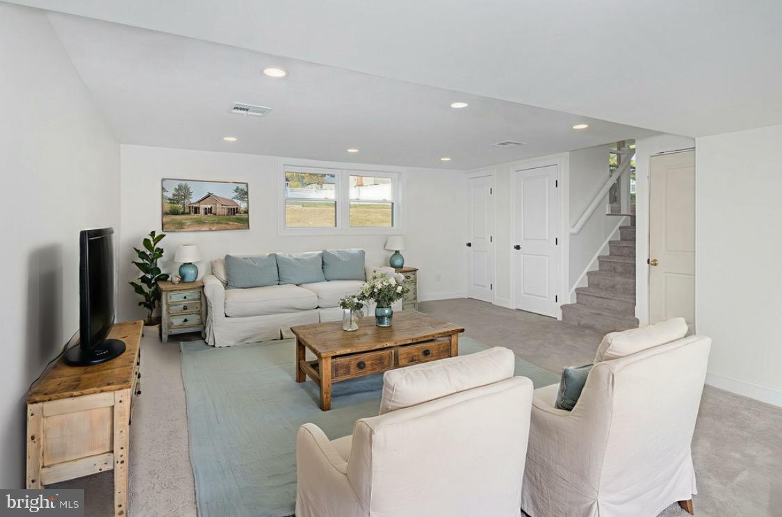 BELMONT TERR - Residential