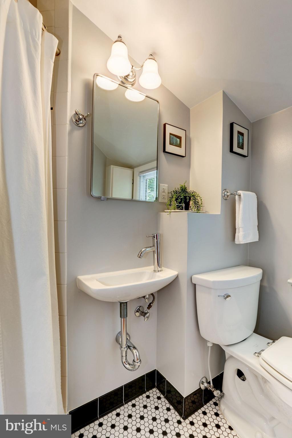 GLENMONT FOREST - Residential