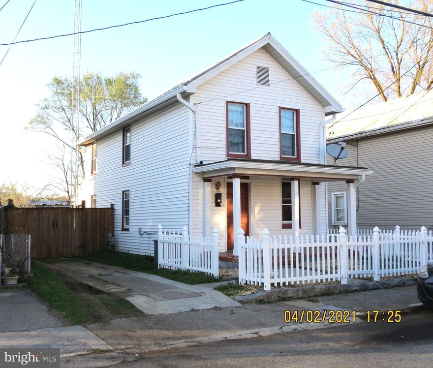 READY TO MOVE IN!  Nice home with a deck!  2 Bedrooms and 2 Bathroom.  It has ceramic floor.  Nice backyard with fence and storage. The gutters  are  new,  Heating type is  gas  wall heater (Hearthrite) and new baseboards,  4 window A/C  units.  It  is  only minutes from I-81, Rt. 11 and Rt.45.  Close to  train  station, restaurants, hospital and recreation center.