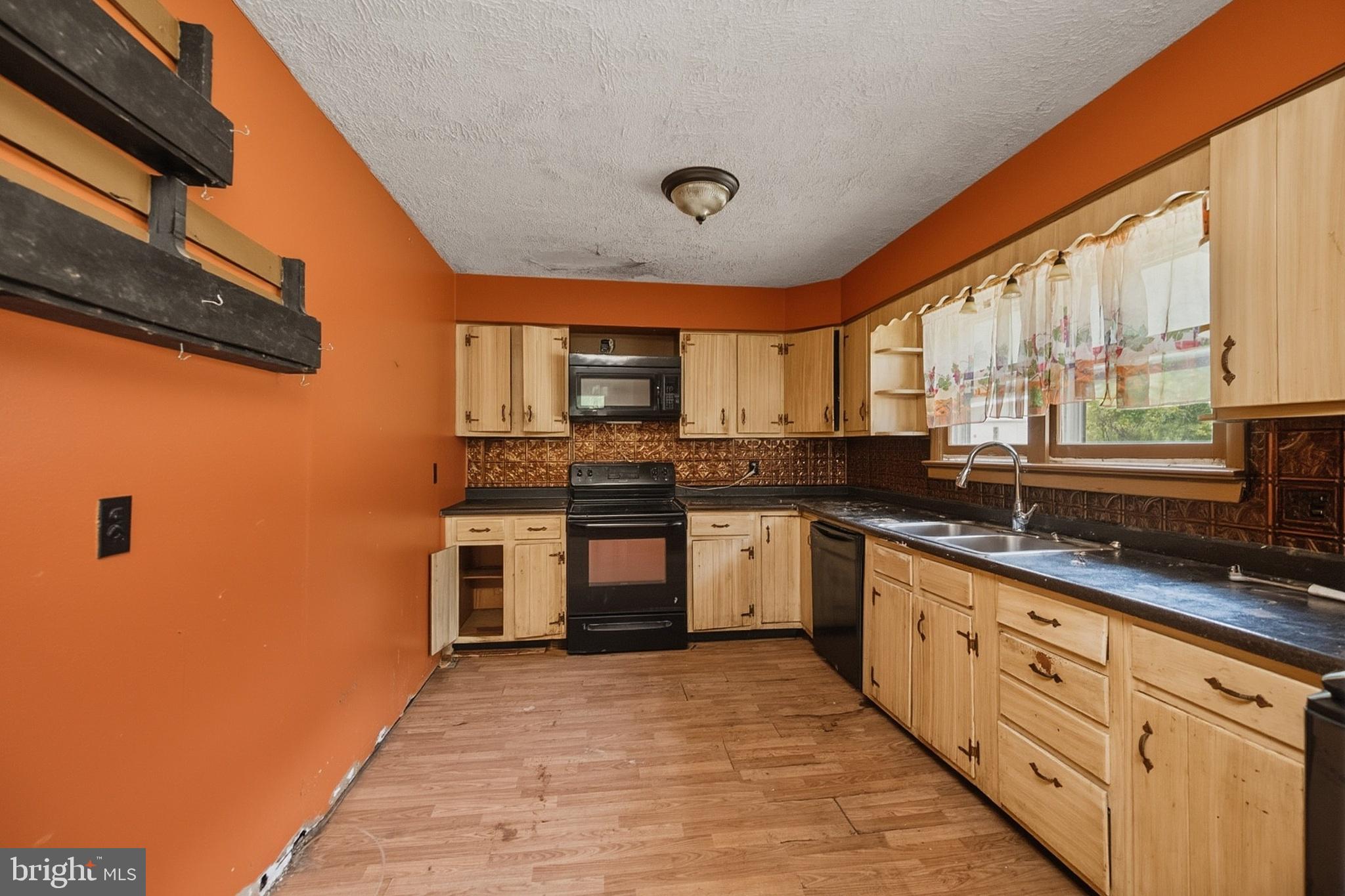 828 LEE ROAD