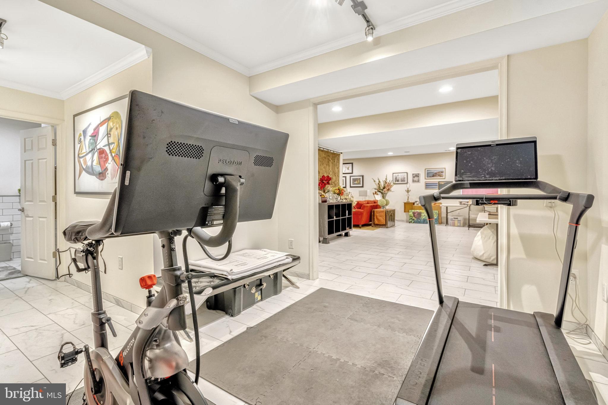 HASTINGS MARKETPLACE - Residential Lease