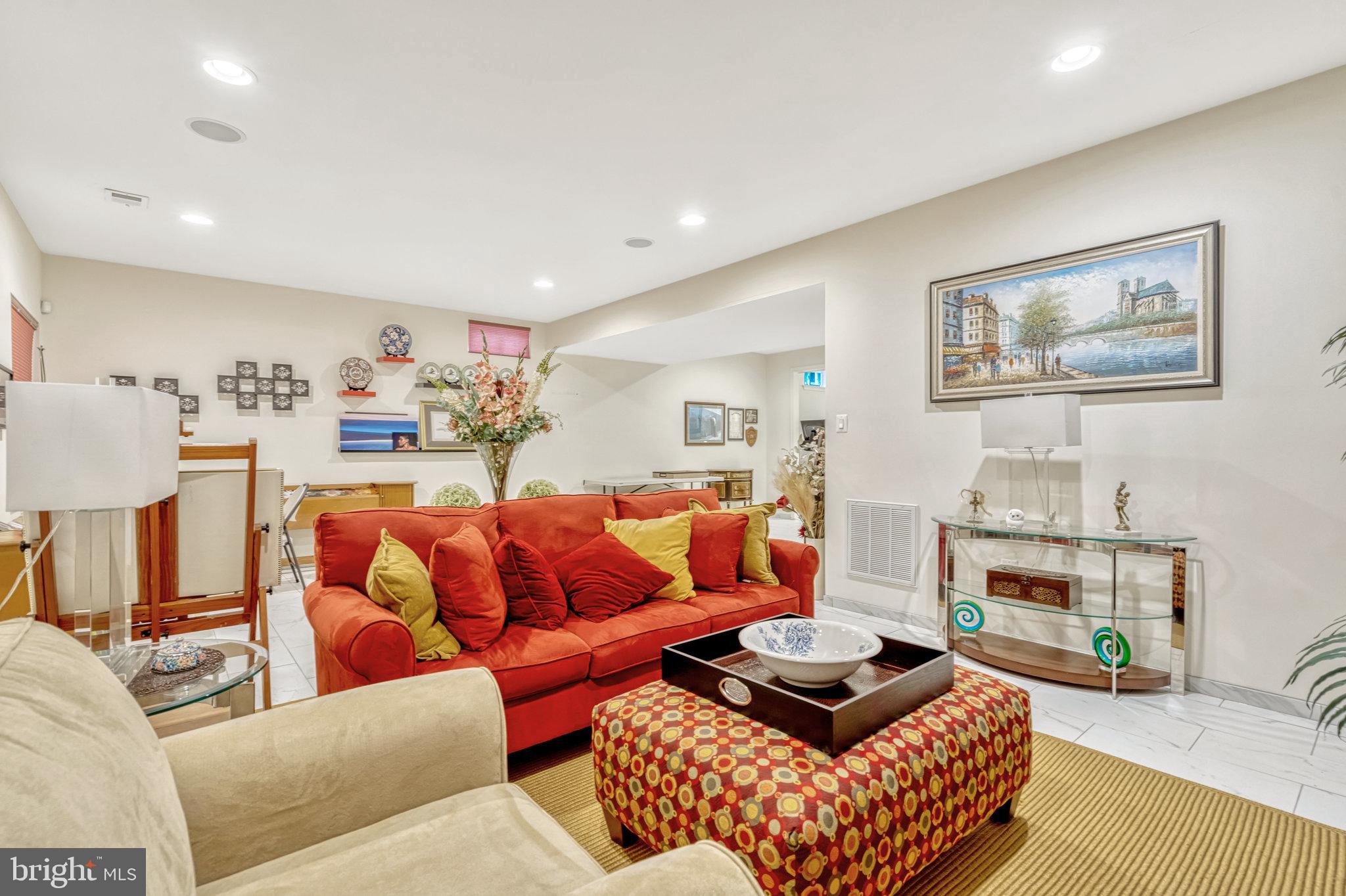 HASTINGS MARKETPLACE - Residential Lease