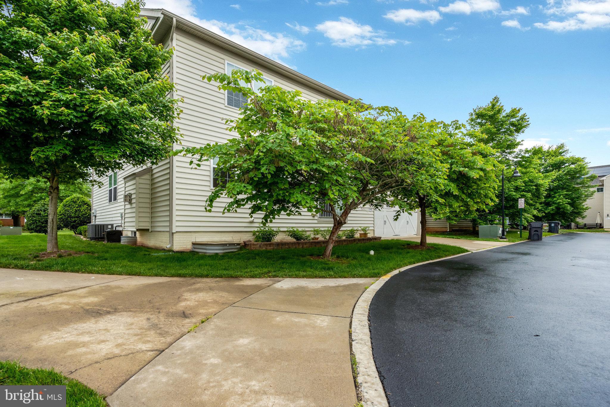 HASTINGS MARKETPLACE - Residential Lease