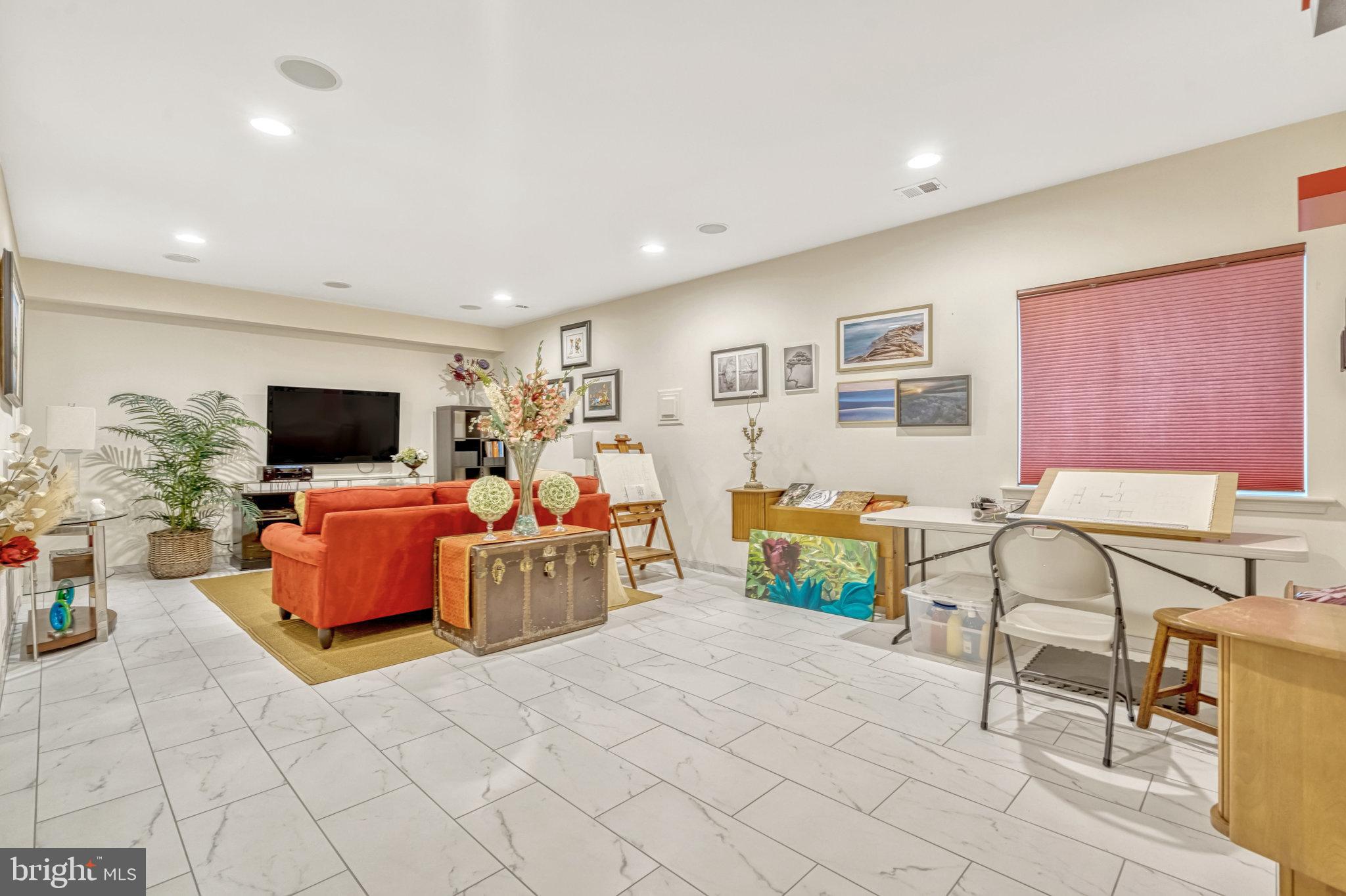 HASTINGS MARKETPLACE - Residential Lease