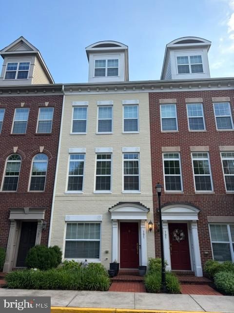 Photo of 305 Upton Ct N, ARLINGTON, VA 22203 (MLS # VAAR2074004)