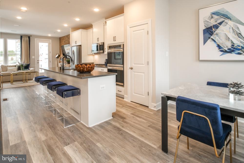 GATEWAY WEST - Residential