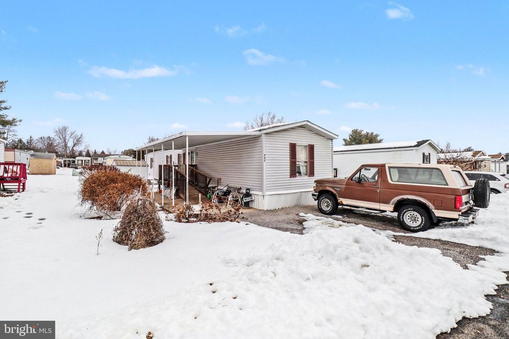 Photo of 347 Westwood Drive, YORK, PA 17404 (MLS # PAYK2097684)