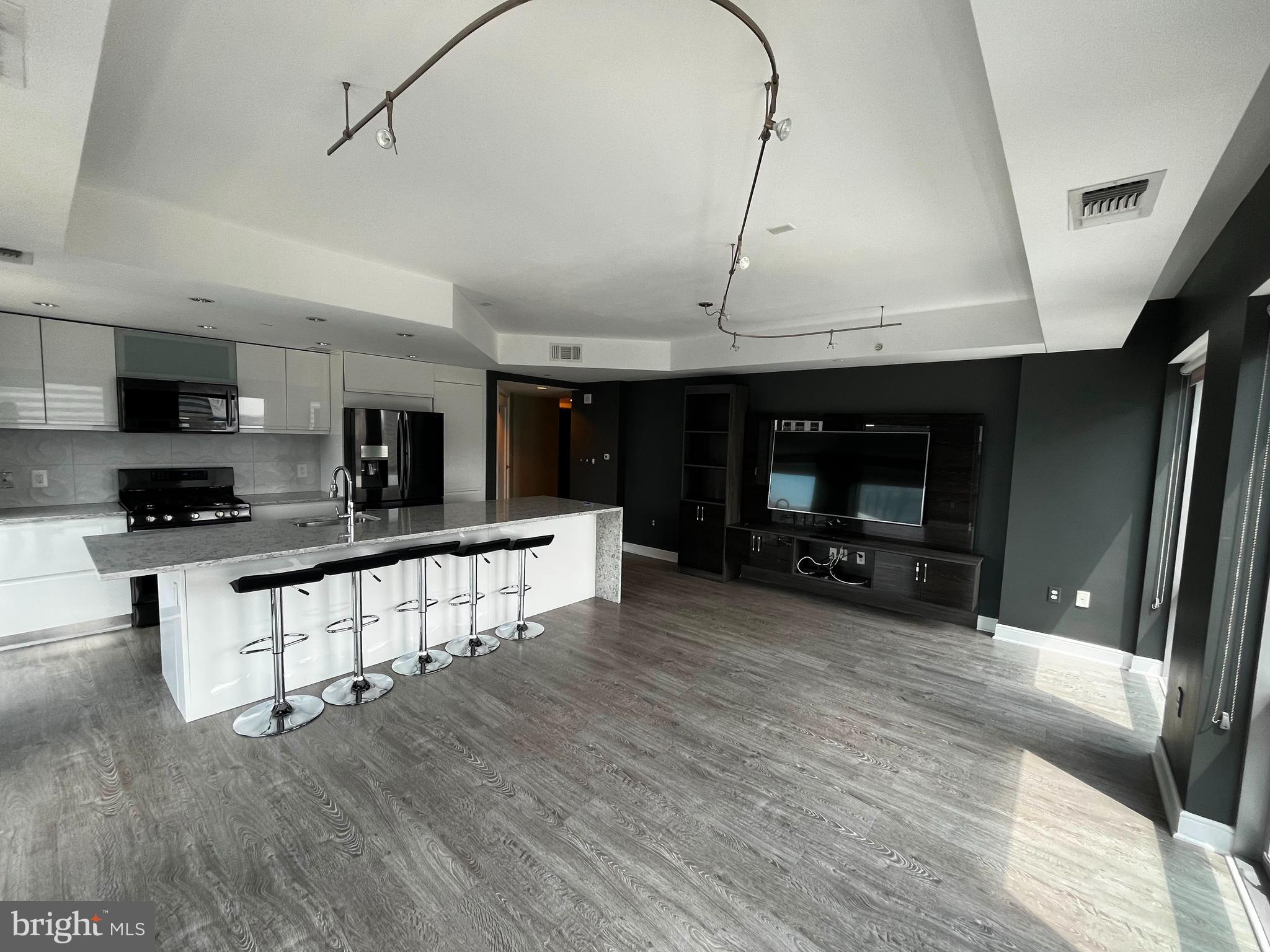 1111 19TH STREET N 2804