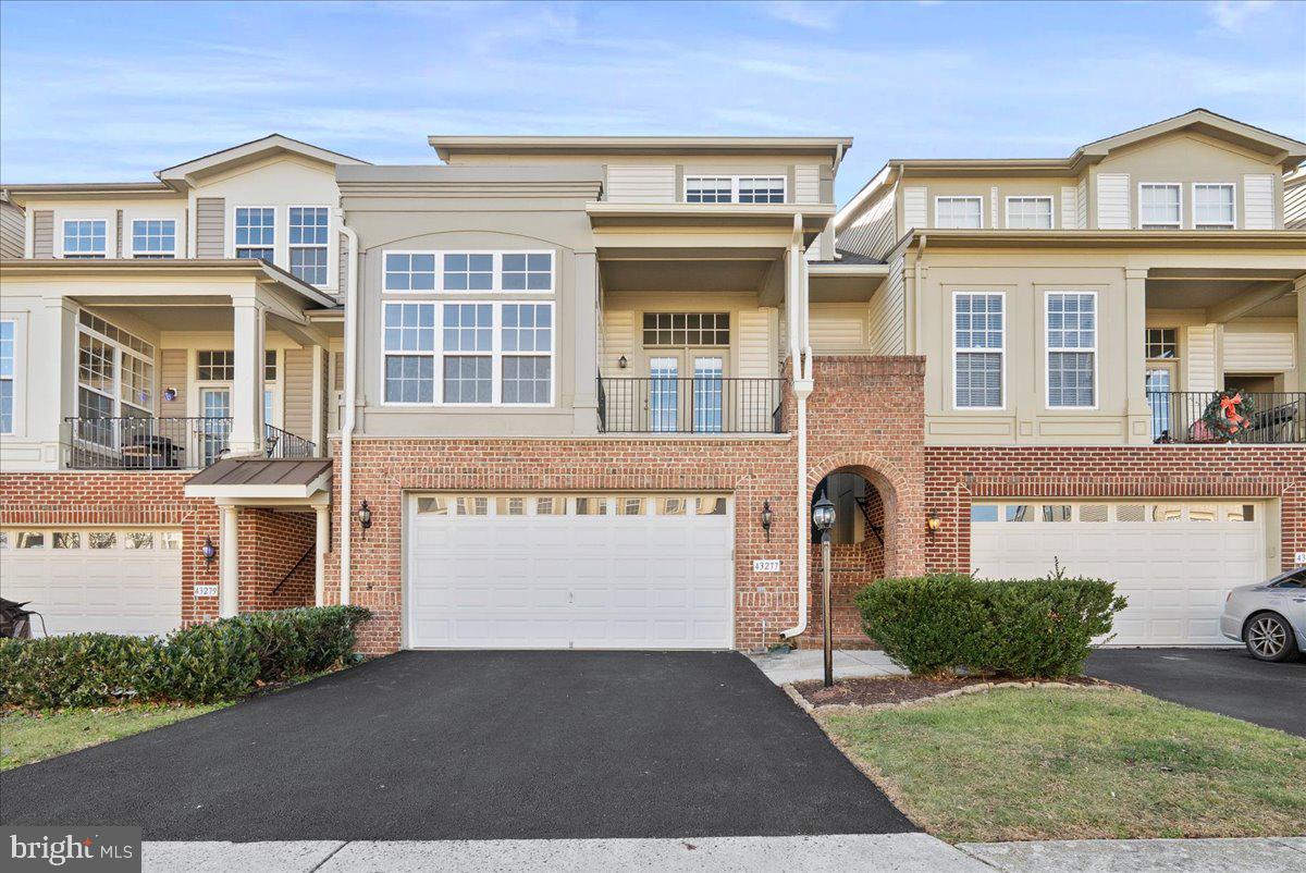 BROADLANDS SOUTH - Residential Lease