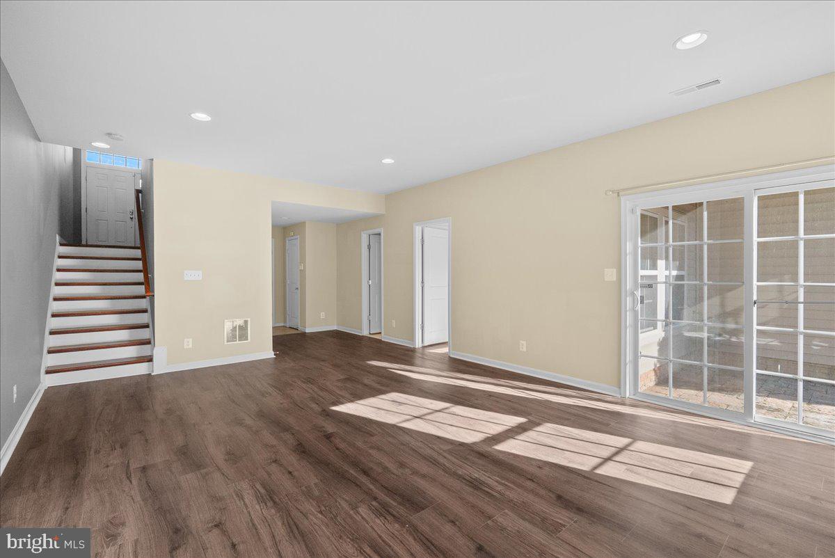 BROADLANDS SOUTH - Residential Lease