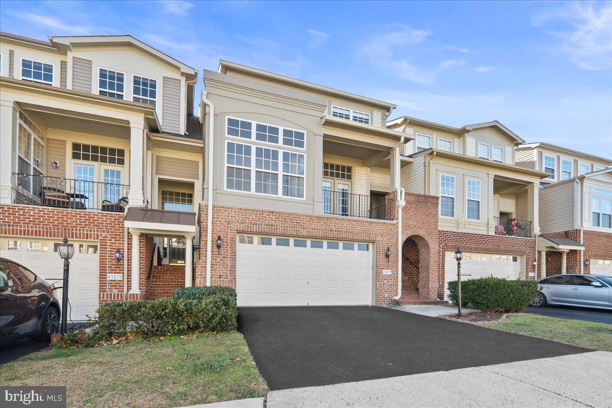 BROADLANDS SOUTH - Residential Lease