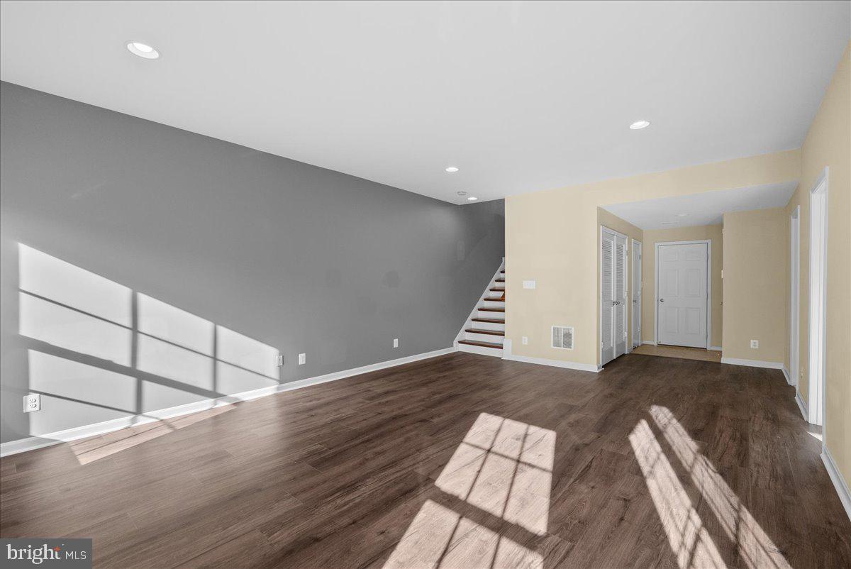 BROADLANDS SOUTH - Residential Lease