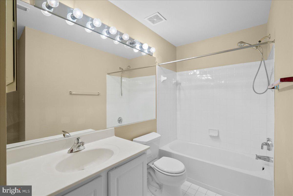 BROADLANDS SOUTH - Residential Lease