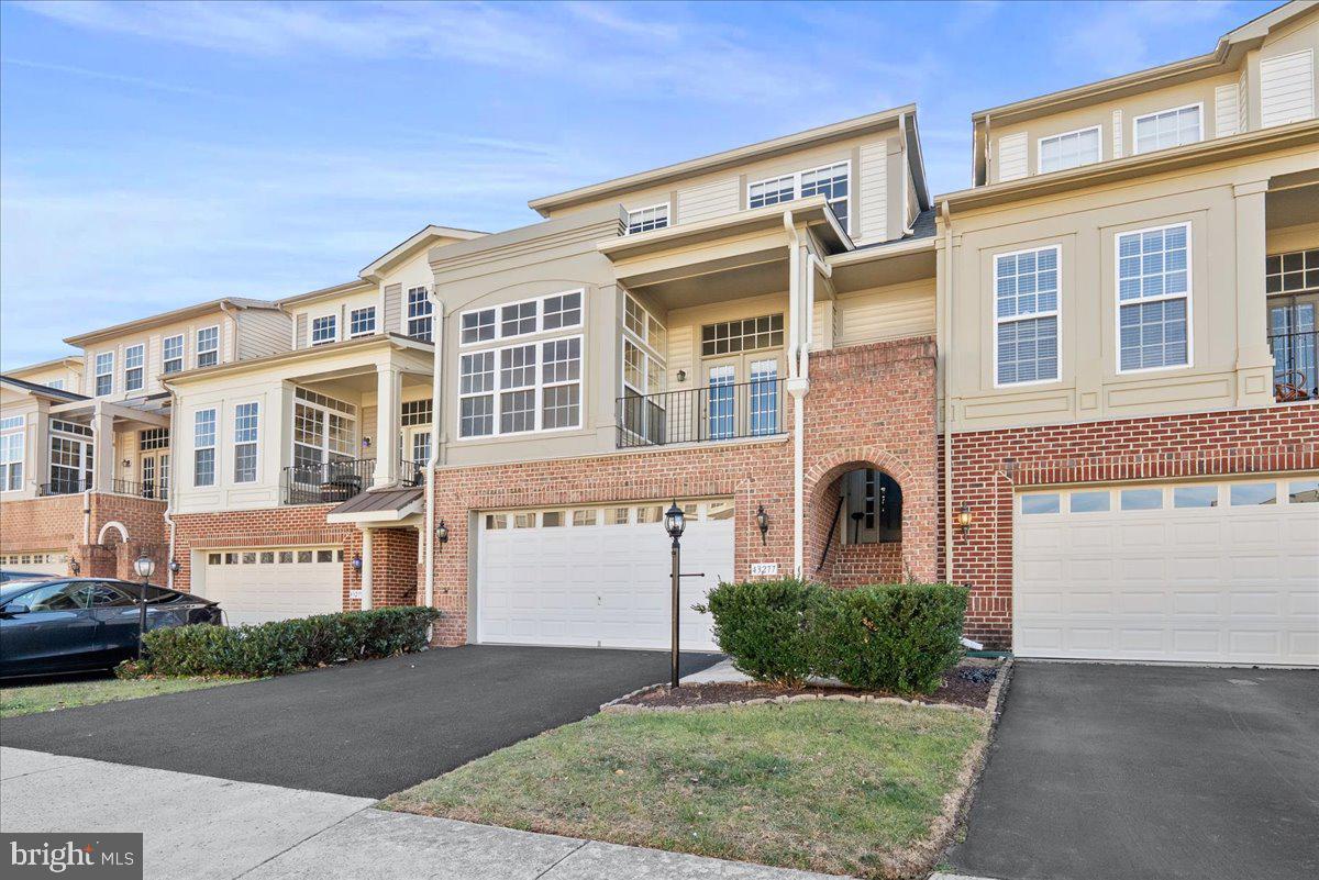 BROADLANDS SOUTH - Residential Lease