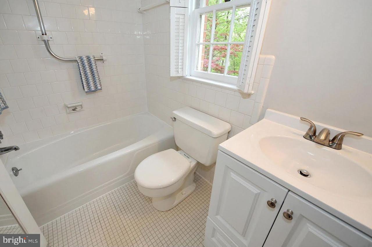 MCAULEY PARK - Residential Lease