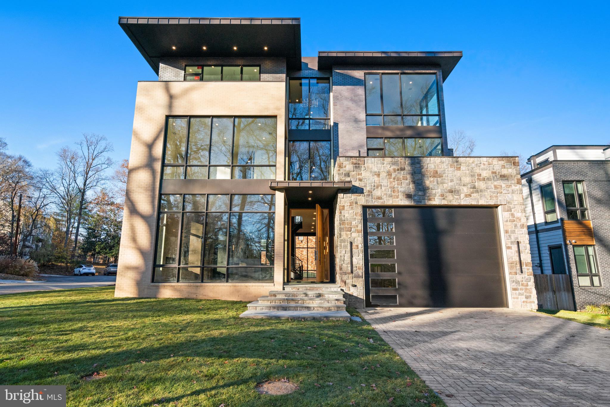 2717 TENNYSON STREET NW