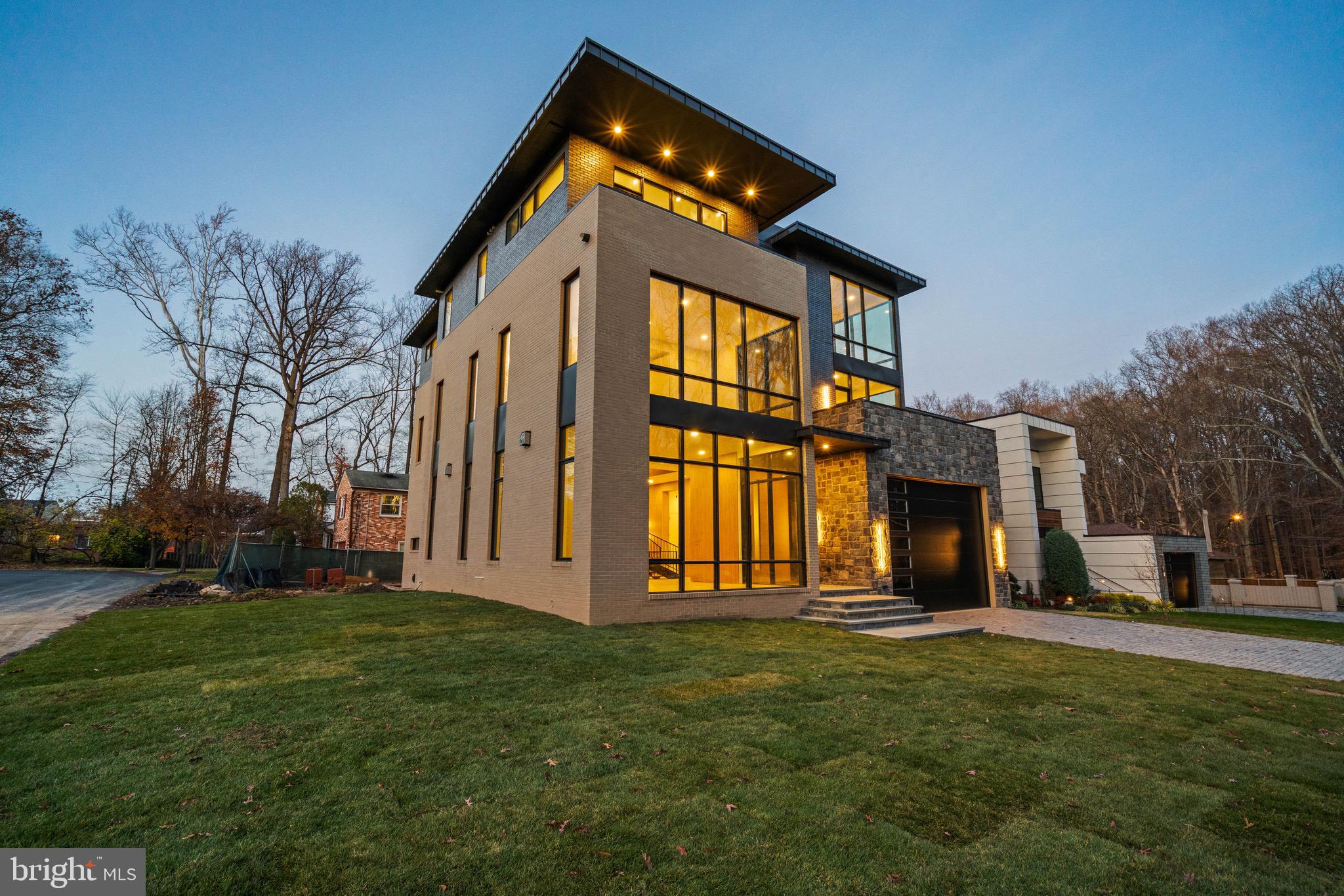 2717 TENNYSON STREET NW