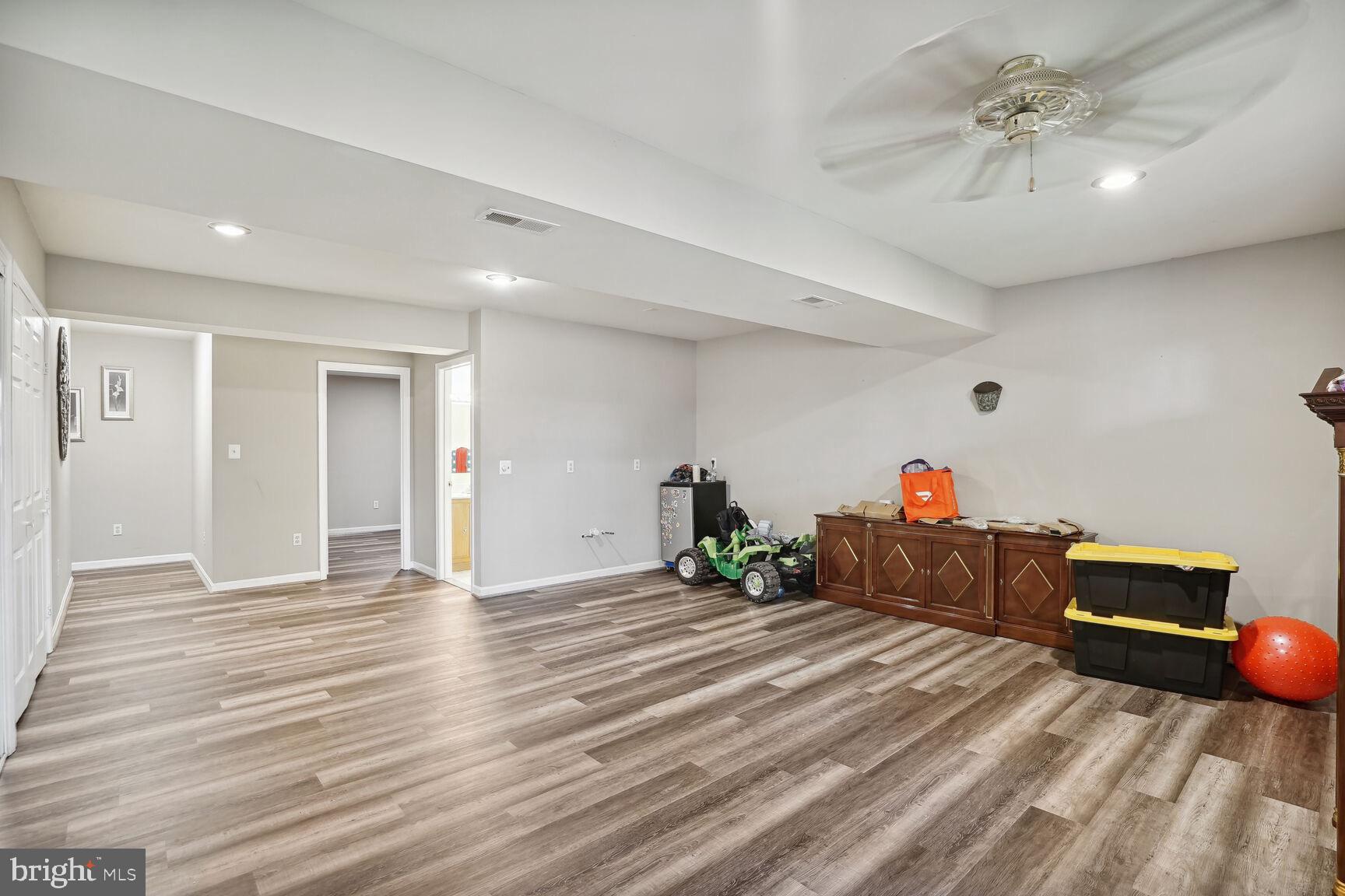 CENTREVILLE GREEN - Residential