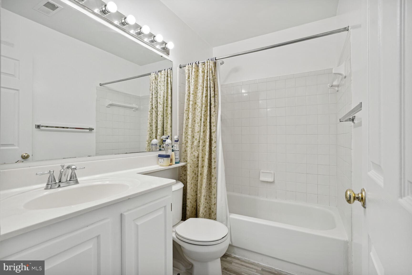 CENTREVILLE GREEN - Residential