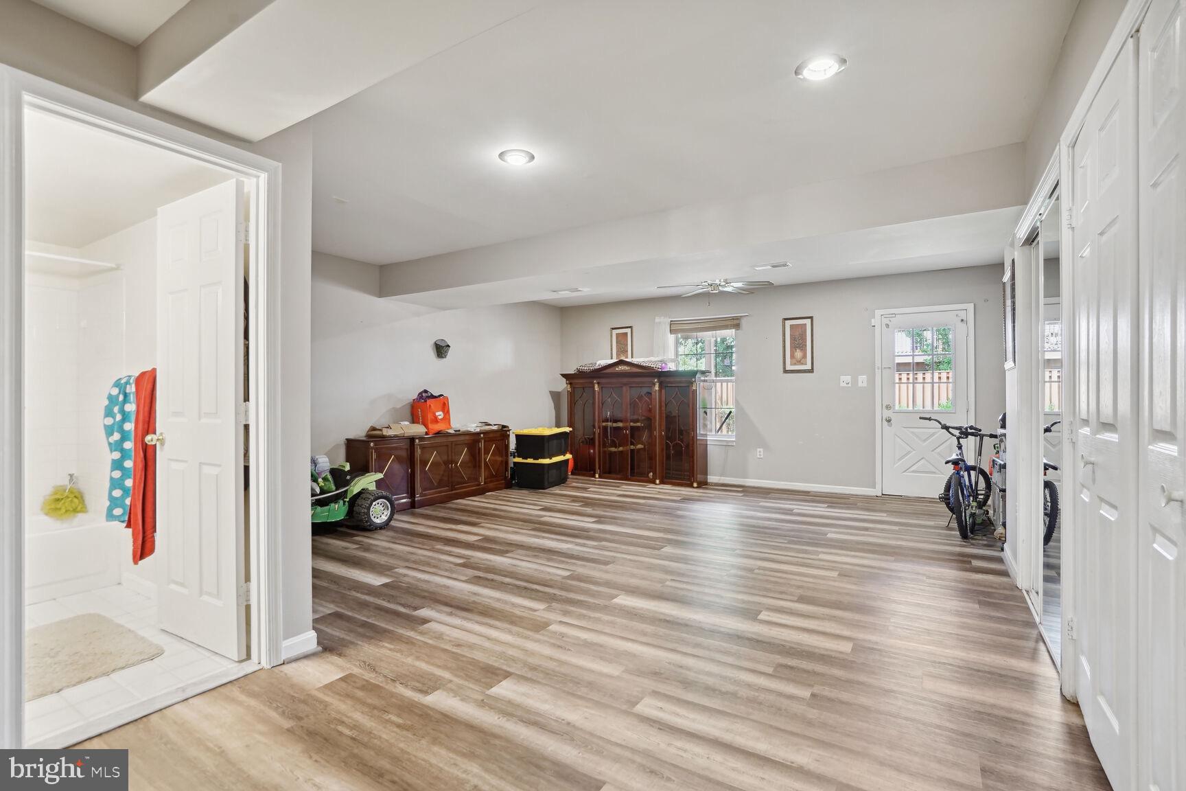 CENTREVILLE GREEN - Residential