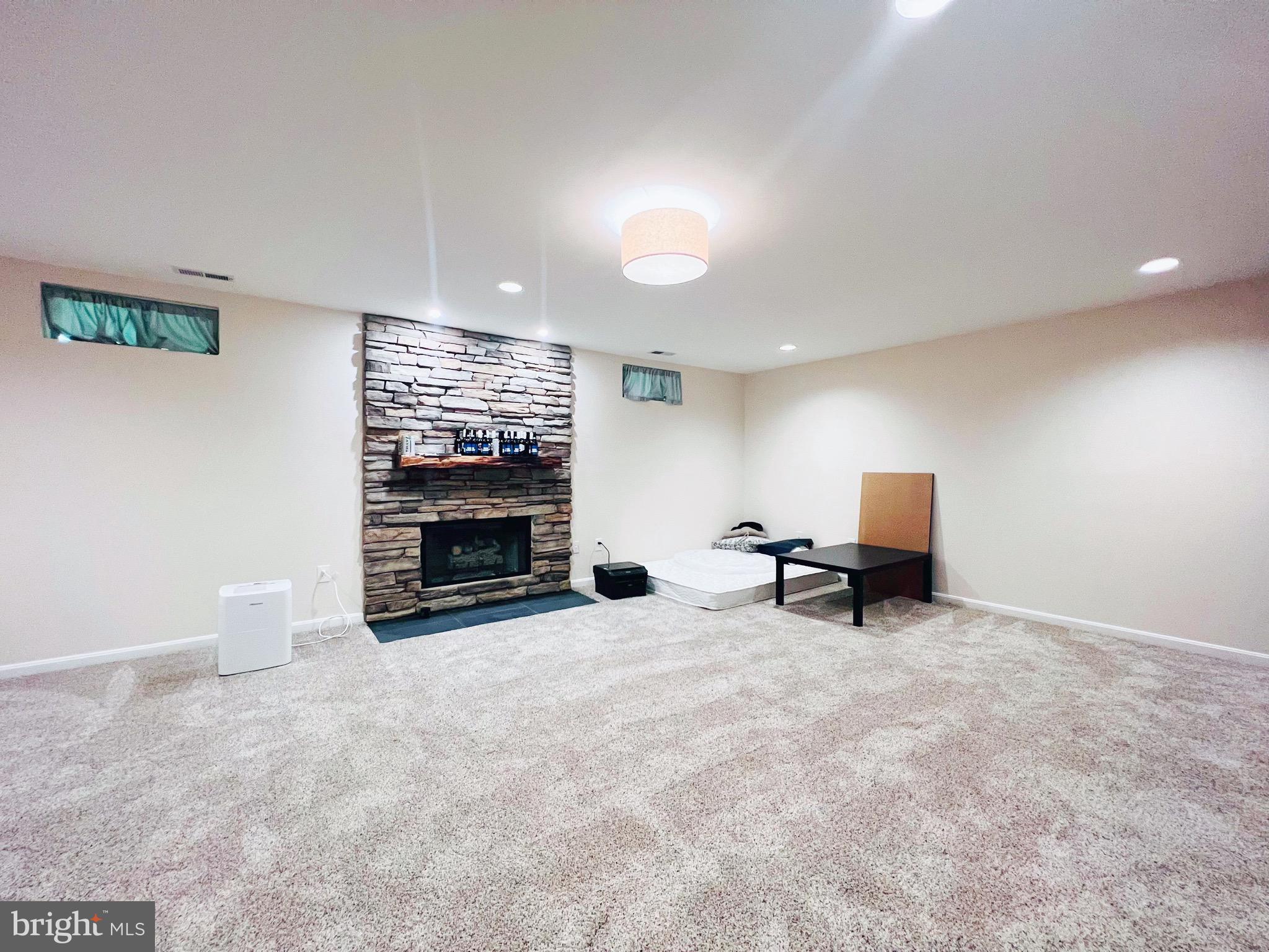 TOWNHOMES OF TIMBERLAND - Residential Lease