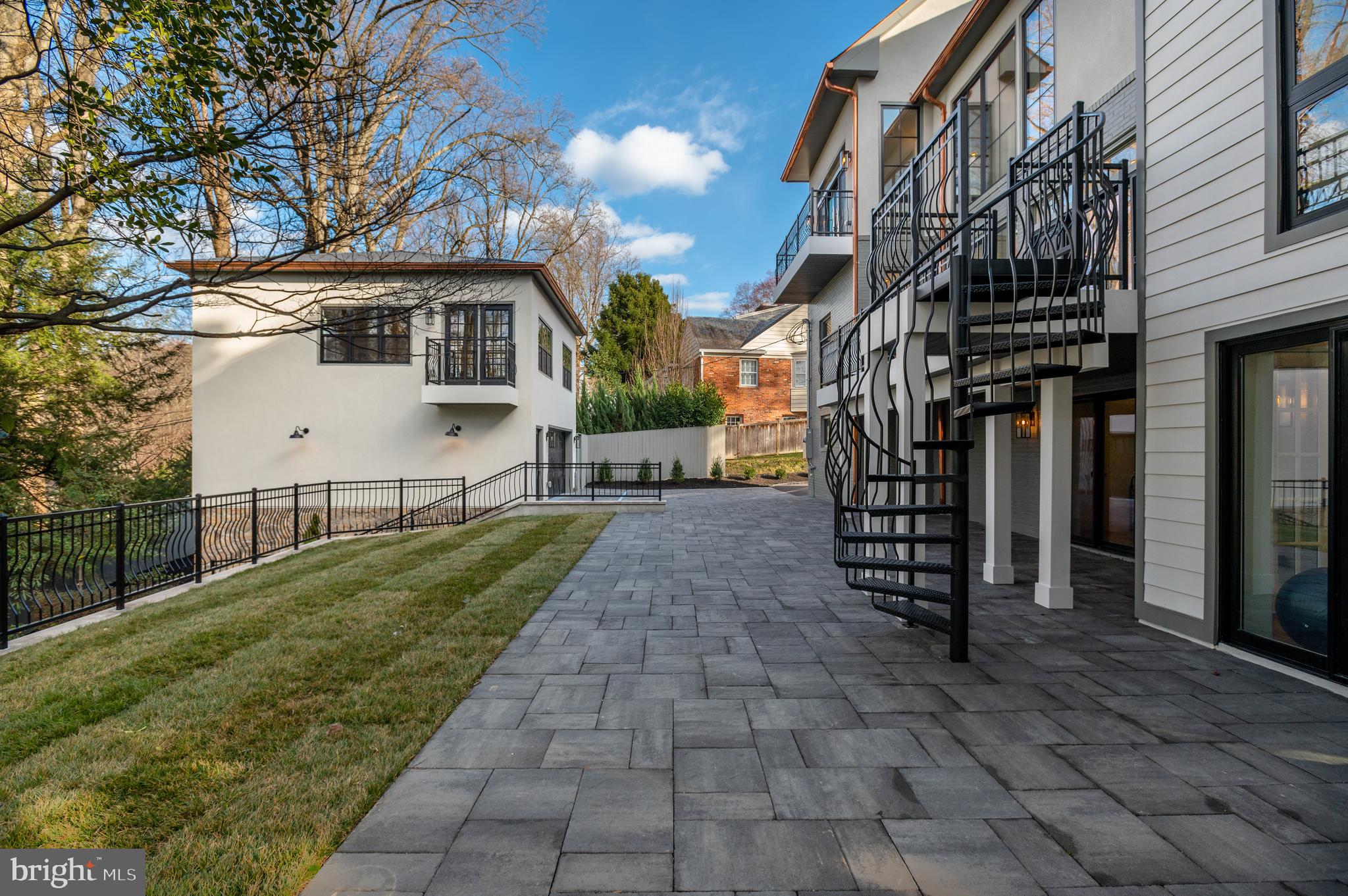 SPRING VALLEY - Residential