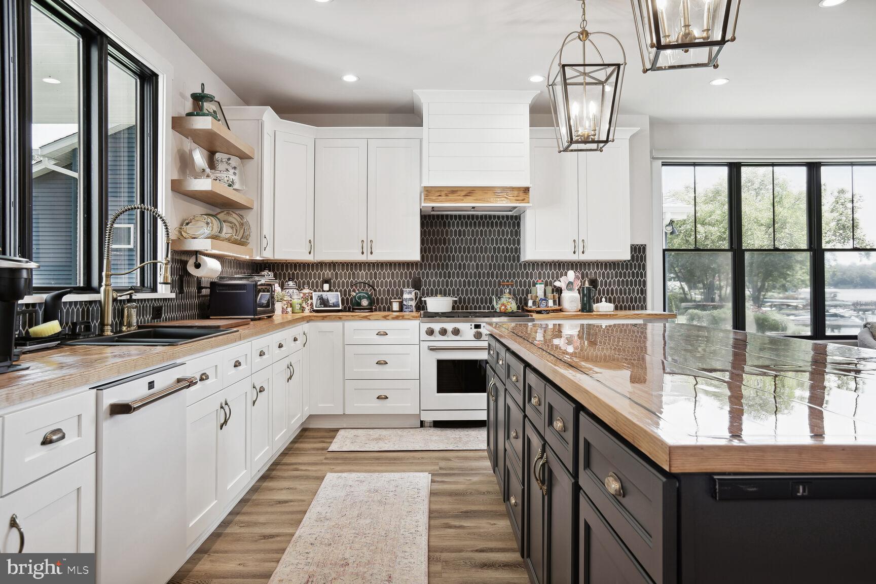 LAKE OF THE WOODS - Residential