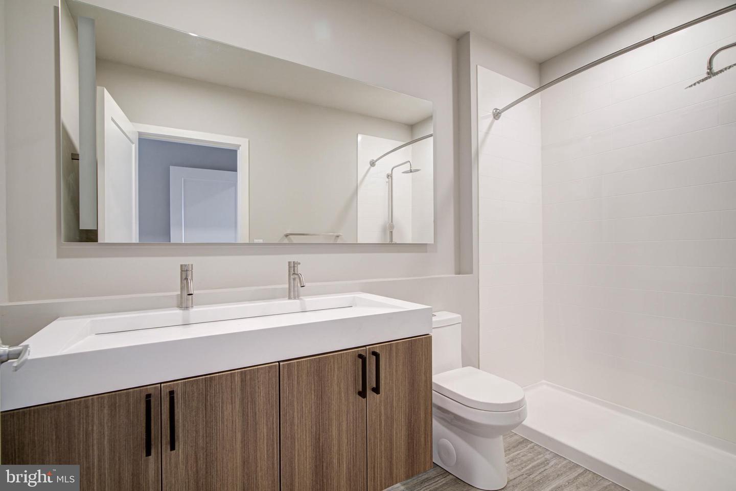 3022 N AMERICAN STREET