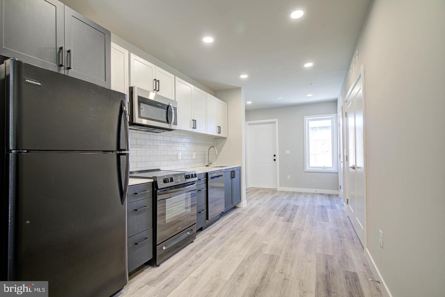 3022 N AMERICAN STREET