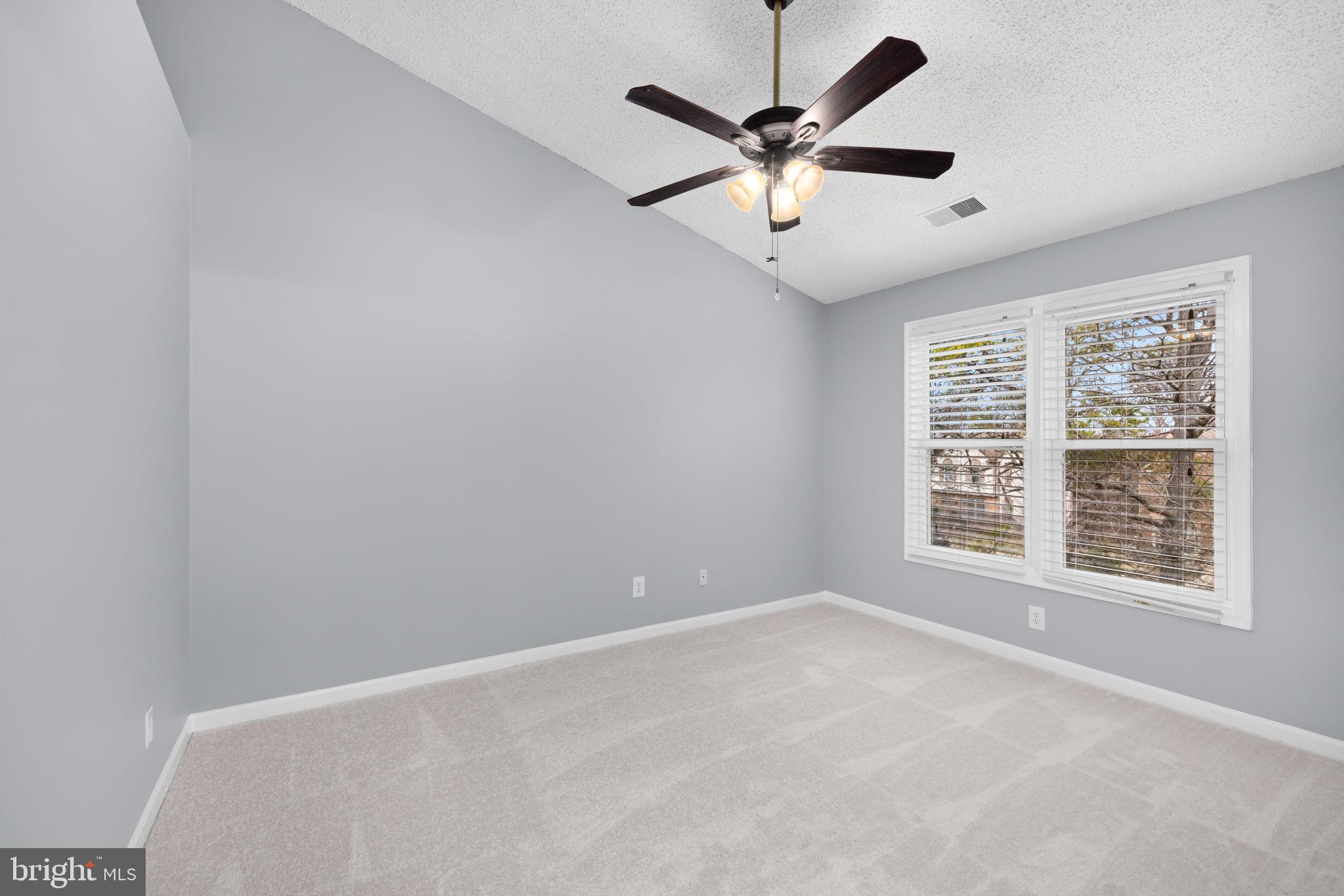 ASHBURN FARM - Residential