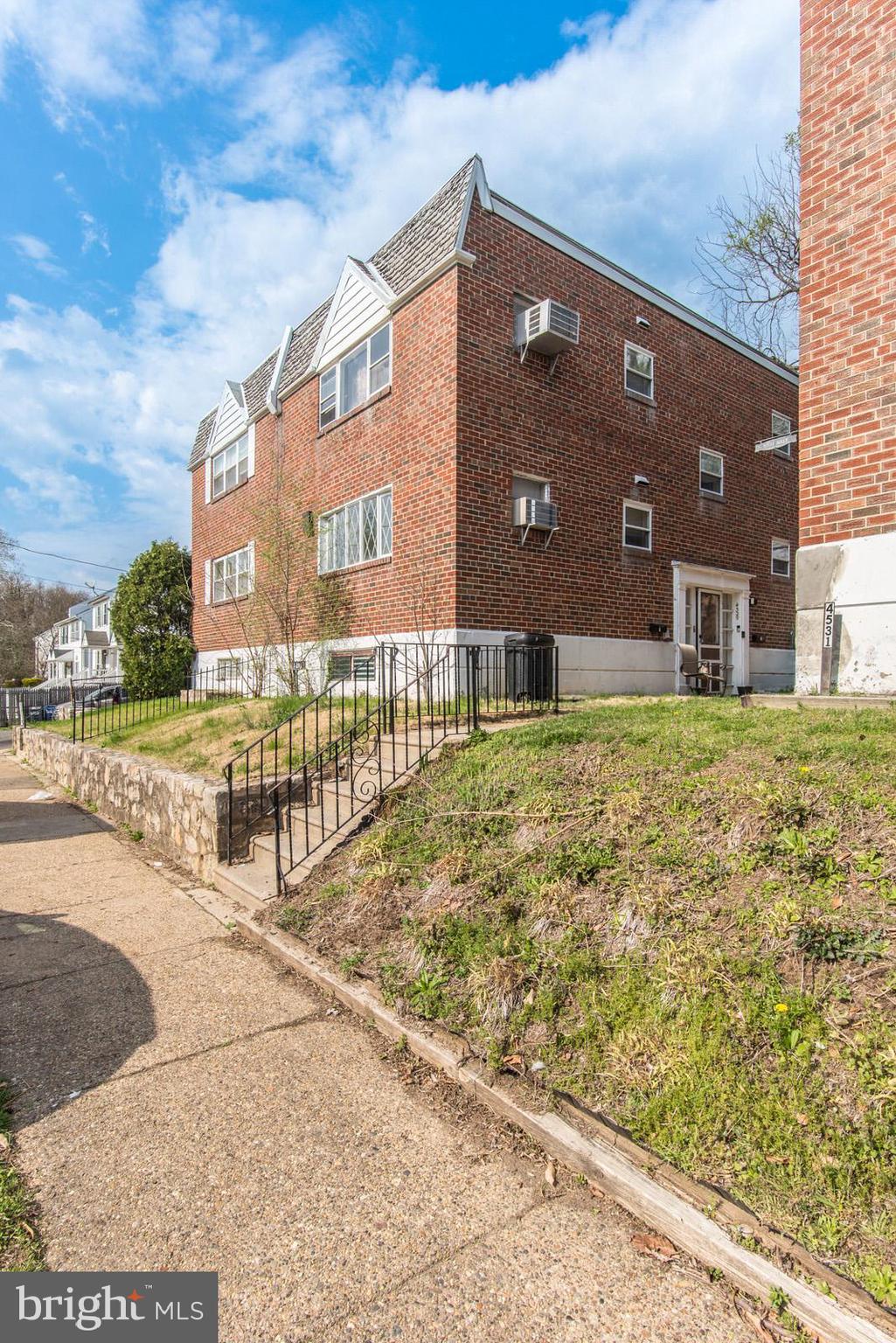 HOLMESBURG - Residential Income