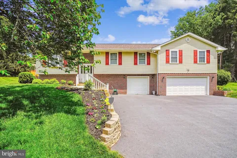 6846 Autumn View Drive, Sykesville, MD MLS: MDCR2027220