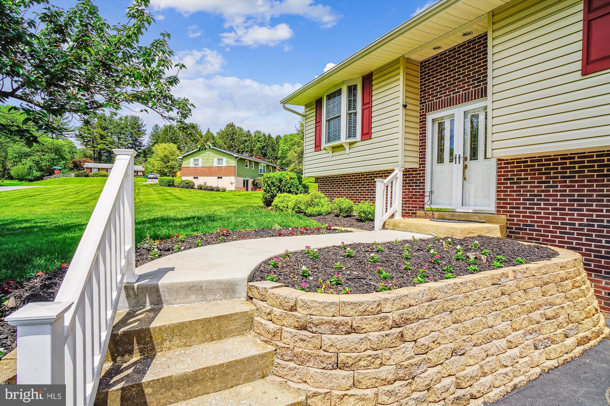 6846 AUTUMN VIEW DRIVE