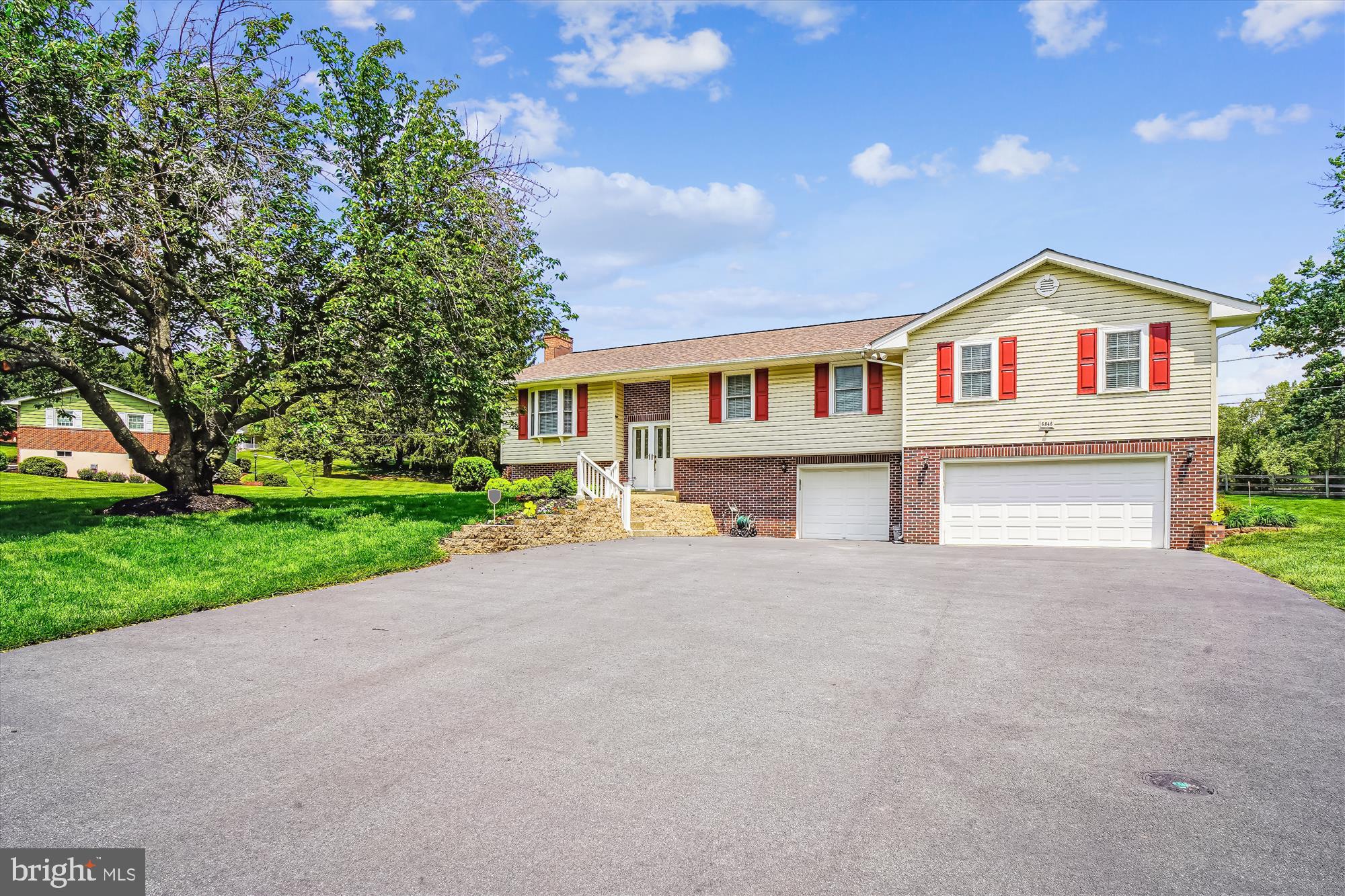 6846 AUTUMN VIEW DRIVE