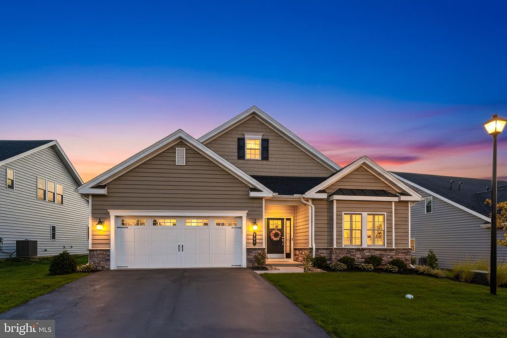 Photo of 886 Founders Way, EAST PETERSBURG, PA 17520 (MLS # PALA2077118)