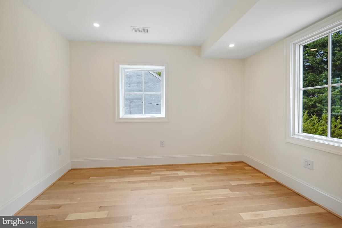 AMERICAN UNIVERSITY PARK - Residential