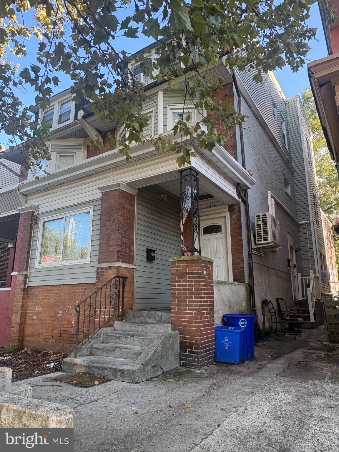1322 W ROCKLAND STREET