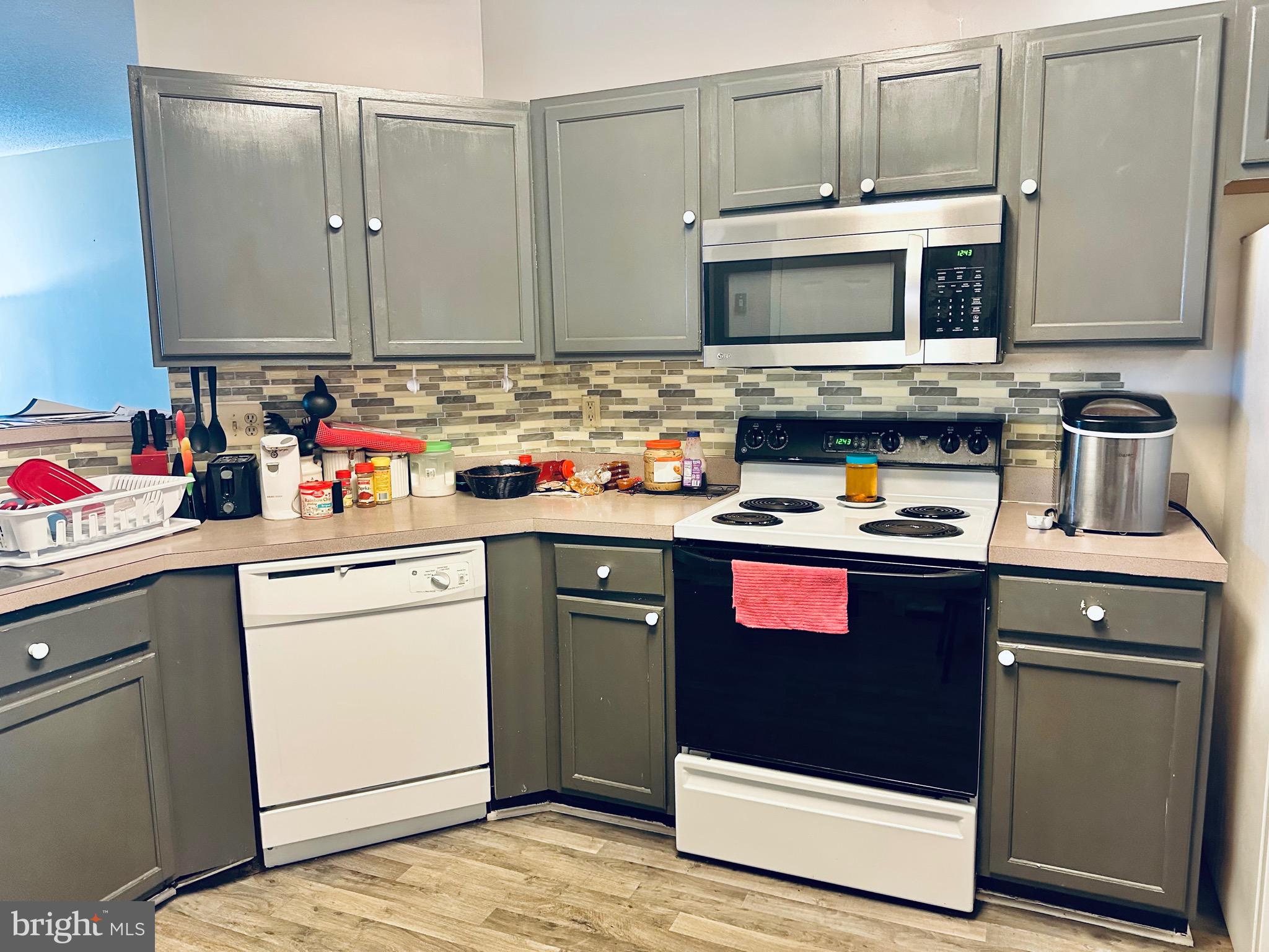 DEVON COURT - Residential