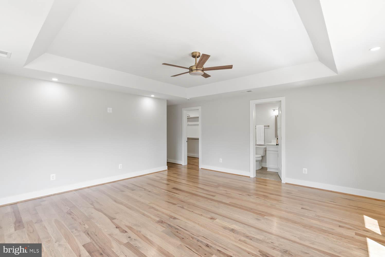 VIENNA WOODS - Residential