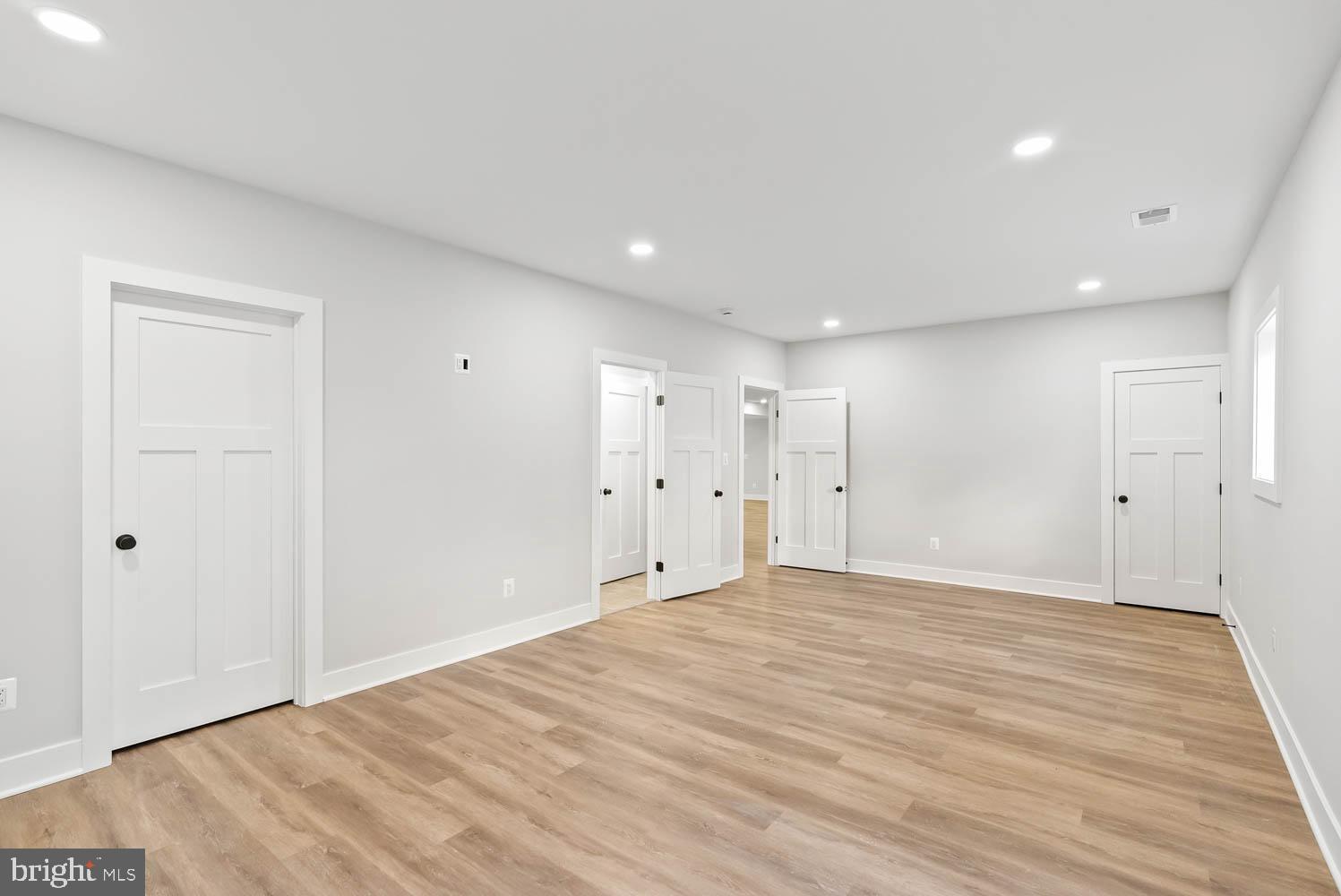 VIENNA WOODS - Residential