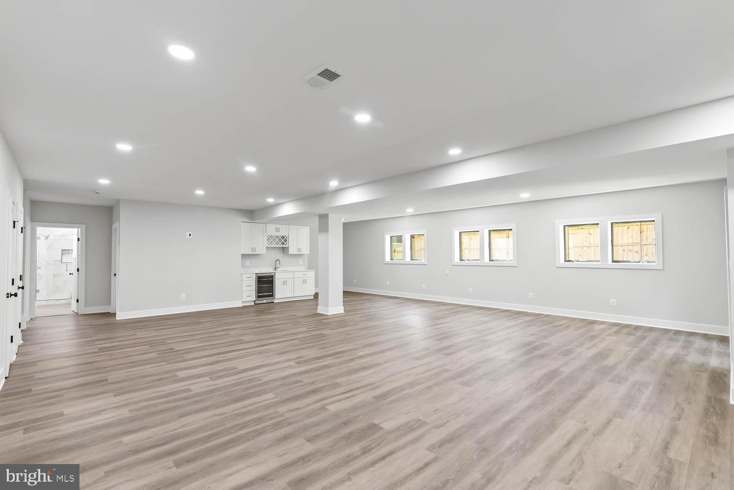 VIENNA WOODS - Residential