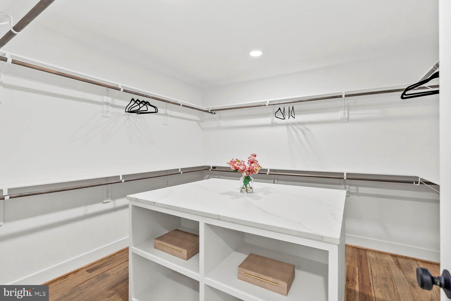 VIENNA WOODS - Residential