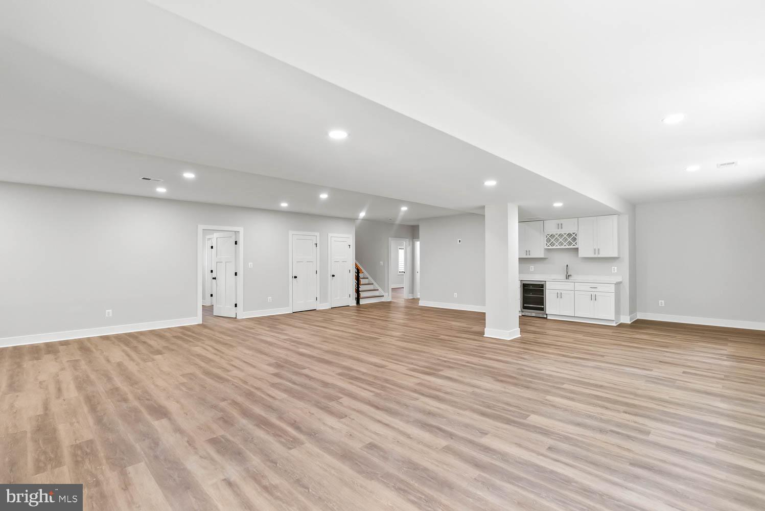 VIENNA WOODS - Residential