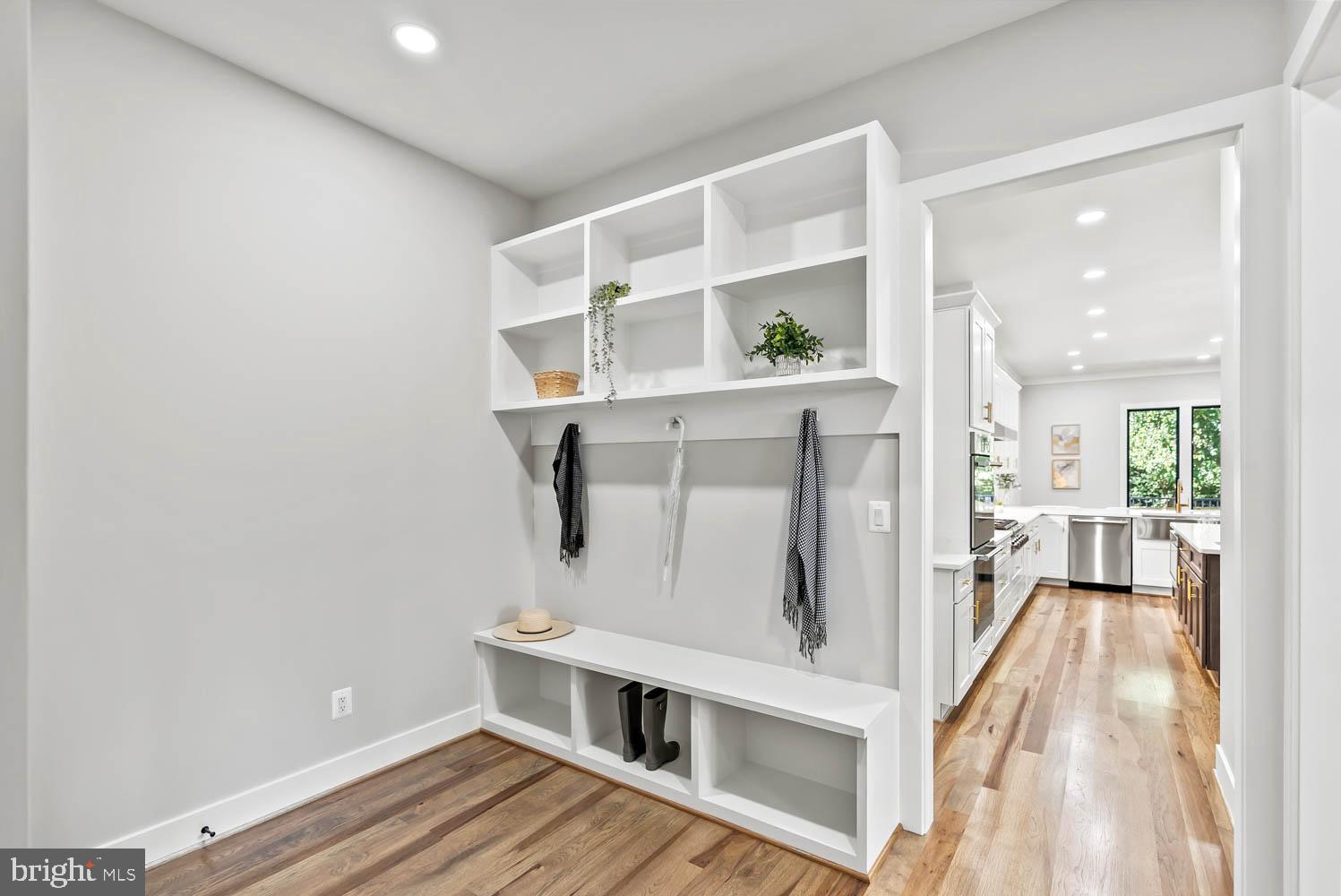 VIENNA WOODS - Residential