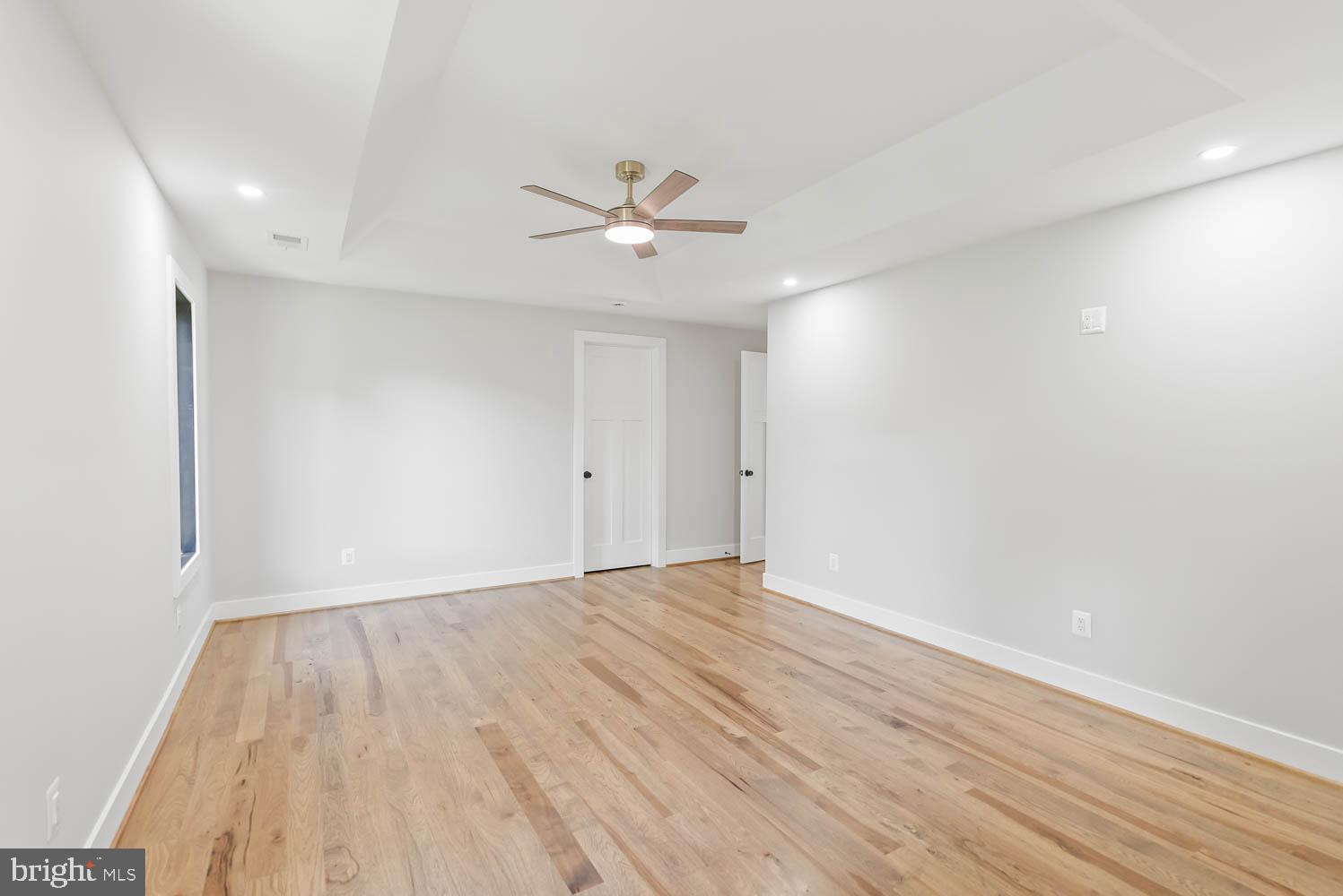 VIENNA WOODS - Residential