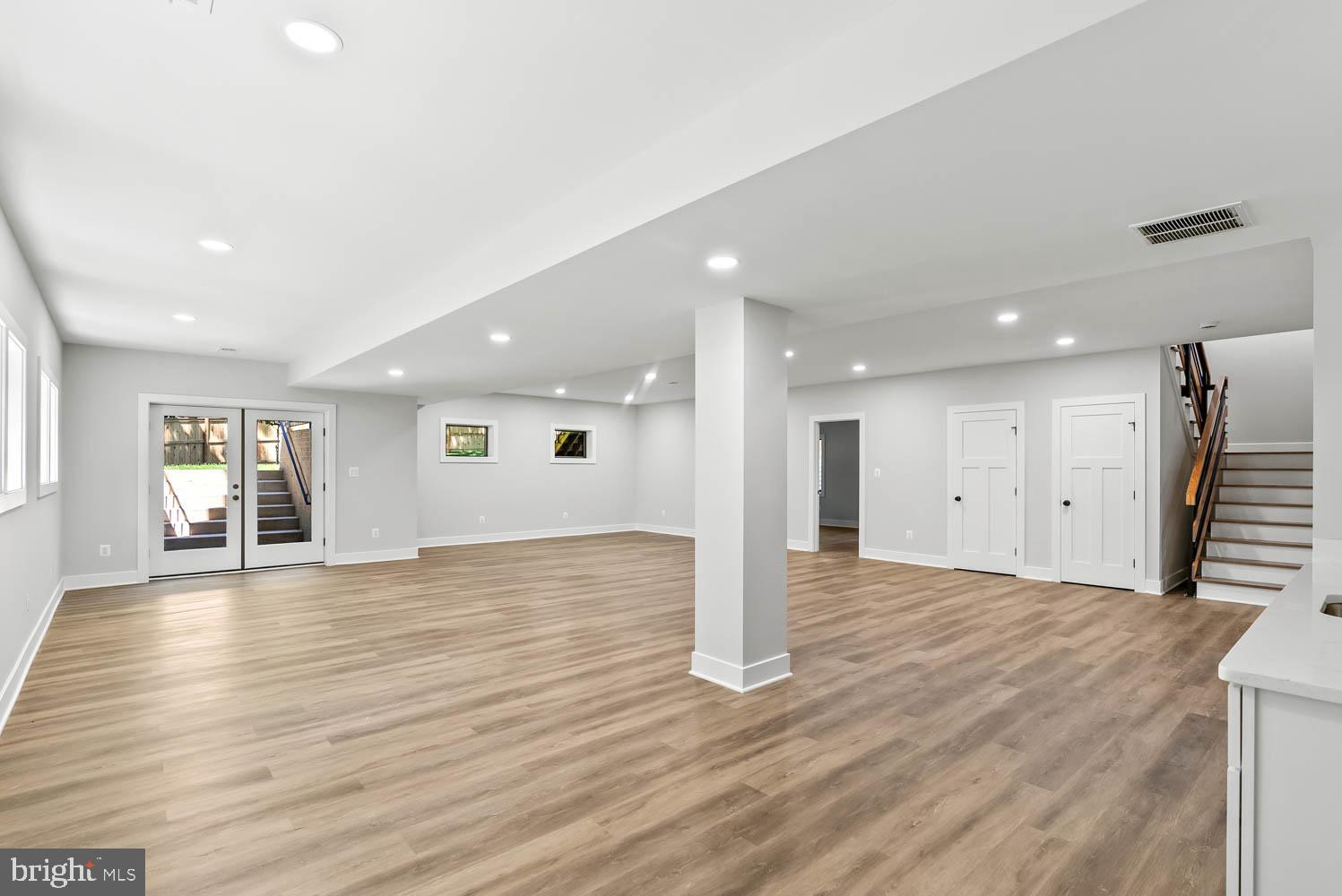 VIENNA WOODS - Residential