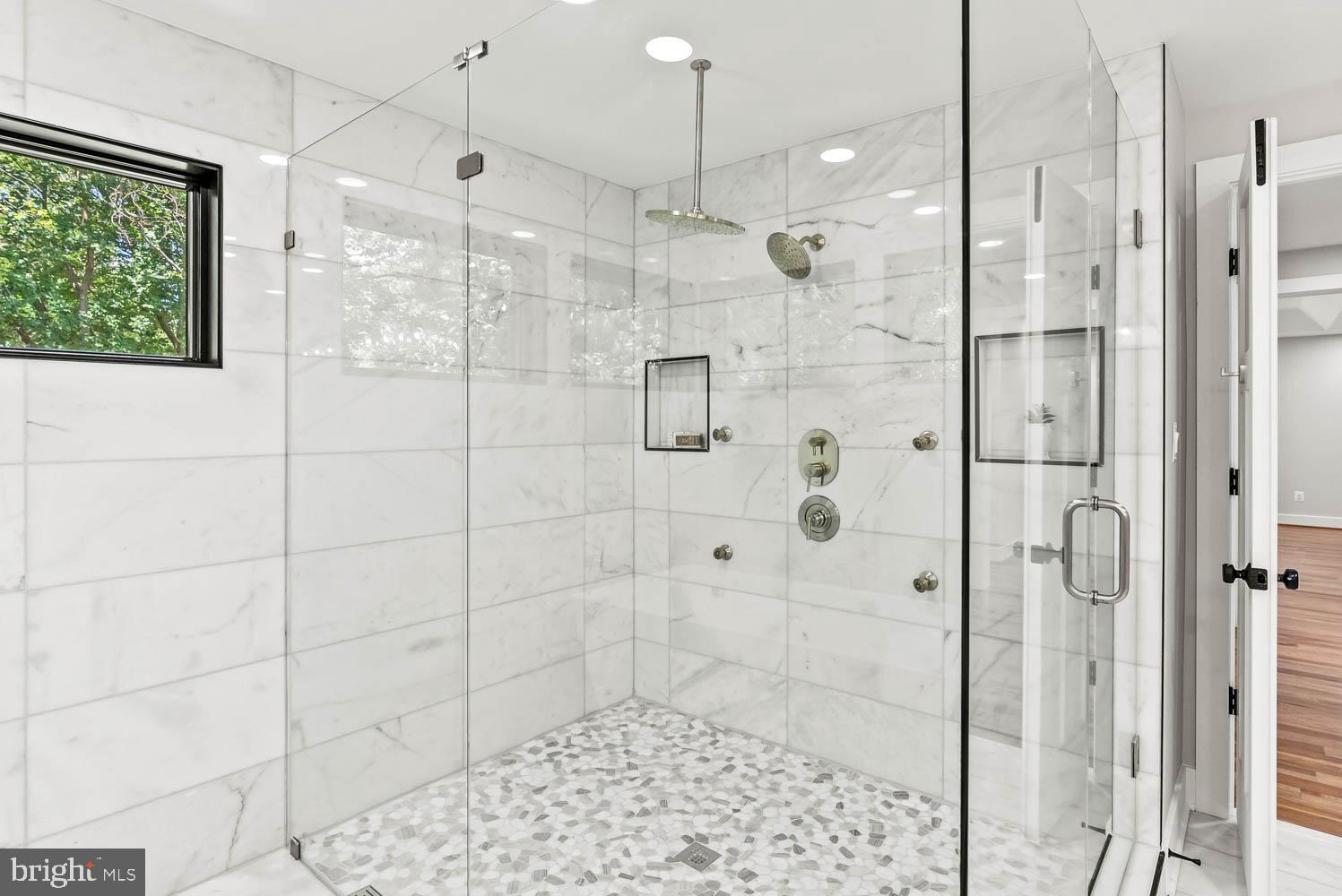 VIENNA WOODS - Residential