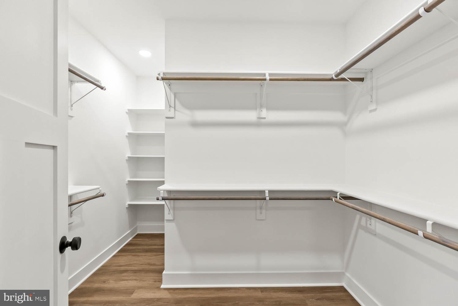 VIENNA WOODS - Residential