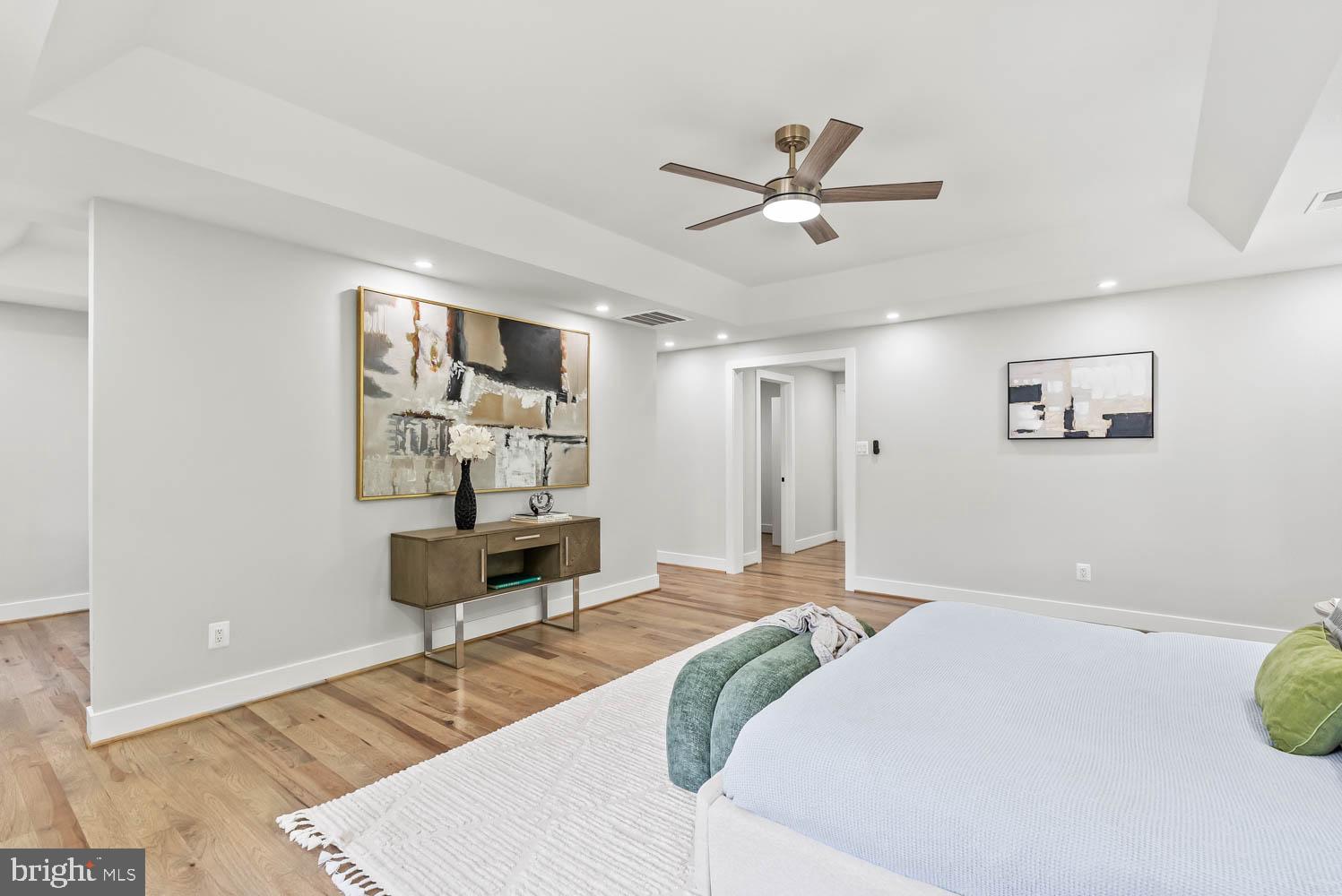 VIENNA WOODS - Residential