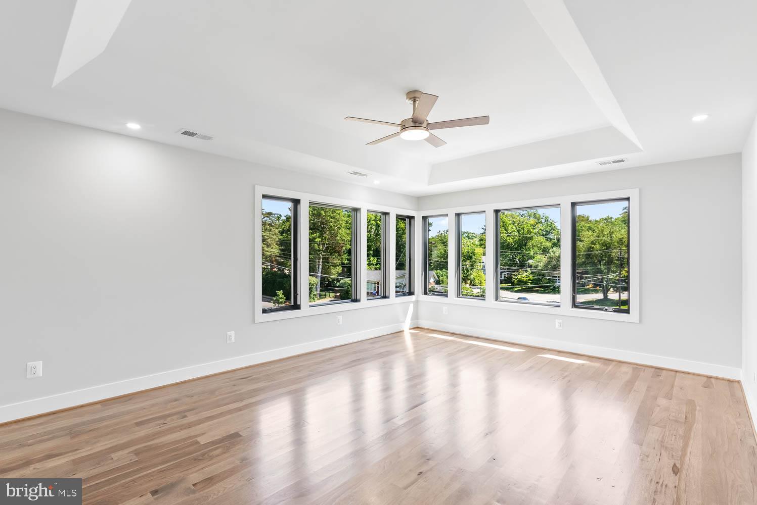 VIENNA WOODS - Residential